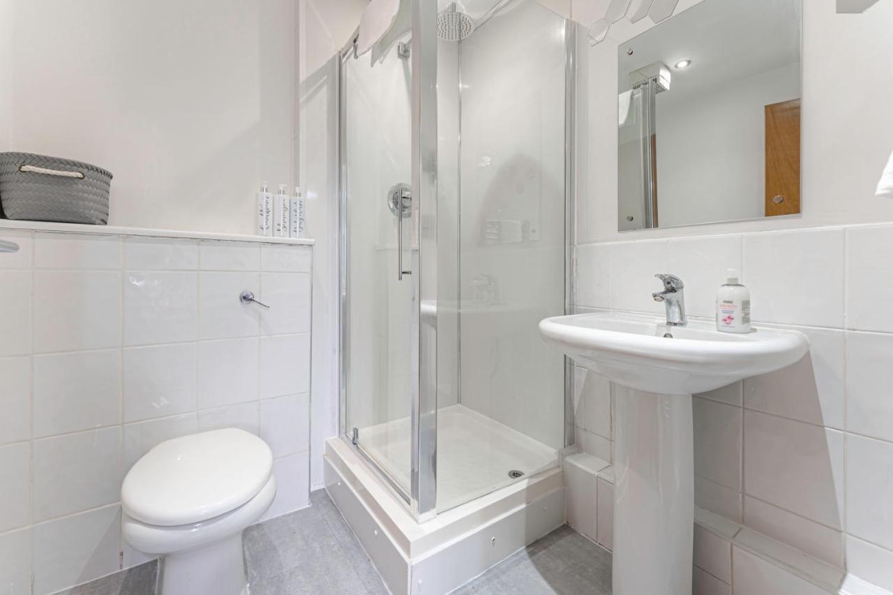 Jkg Property Solutions Presents Cosy City Apartment Coventry Exterior foto