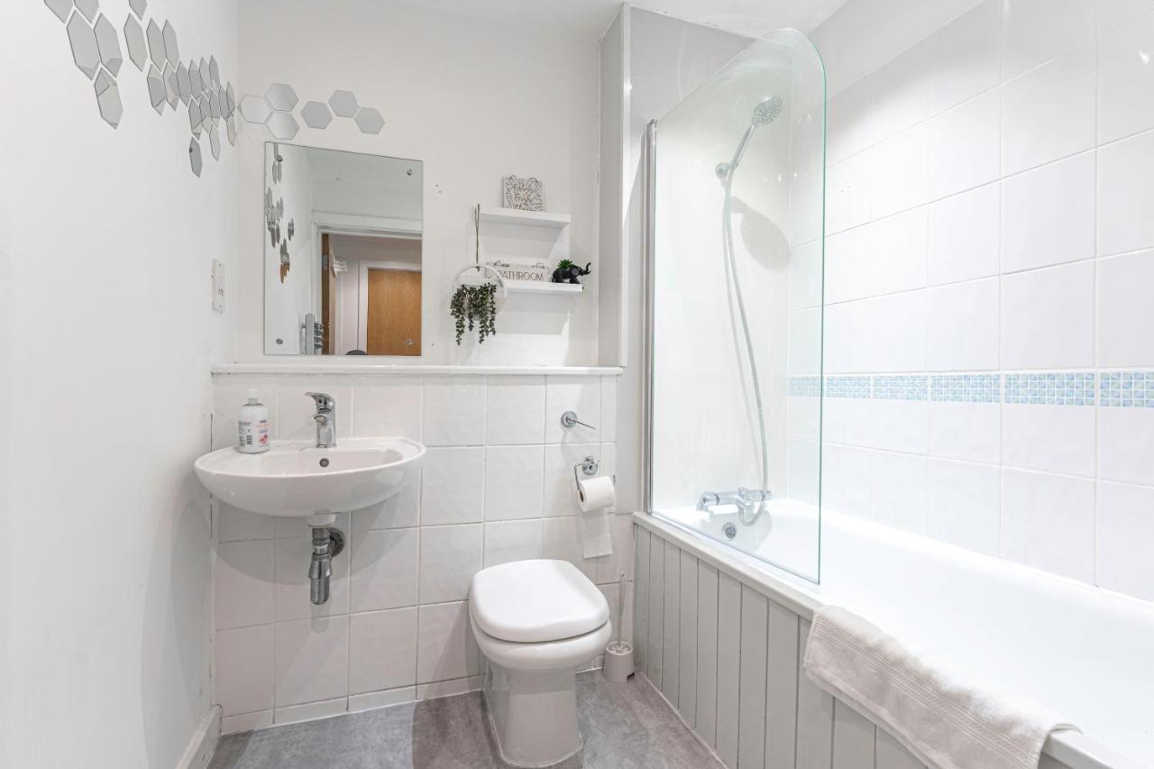 Jkg Property Solutions Presents Cosy City Apartment Coventry Exterior foto